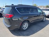 Used 2022 Chrysler Pacifica Touring-L image 3