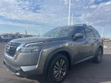Used 2024 Nissan Pathfinder SV image 2