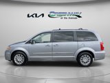 Used 2015 Chrysler Town & Country Touring-L image 2