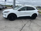 Used 2022 Ford Escape SE image 2