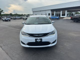 Used 2017 Chrysler Pacifica Limited image 2
