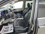 Used 2023 Chrysler Pacifica Touring-L image 2
