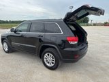 Used 2018 Jeep Grand Cherokee Laredo image 3