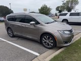 Used 2018 Chrysler Pacifica Limited image 2