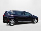 Used 2017 Chrysler Pacifica Touring-L image 4