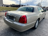 Used 2006 Lincoln Town Car Signature image 5