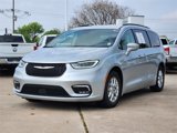 Certified 2022 Chrysler Pacifica Touring-L image 3
