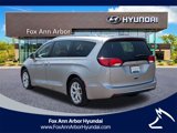 Used 2018 Chrysler Pacifica Touring-L w/ Tire & Wheel Group image 3