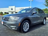 Used 2018 Volkswagen Tiguan SE w/ Panoramic Sunroof Package image 3
