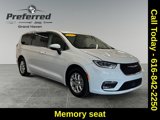 Used 2023 Chrysler Pacifica Touring-L image 3
