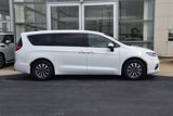 Used 2023 Chrysler Pacifica Touring-L image 6