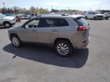 Used 2017 Jeep Cherokee Overland w/ Technology Group image 4
