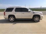 Used 2012 Cadillac Escalade Luxury image 4