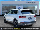 Certified 2022 Volkswagen Taos SE w/ Panoramic Sunroof Package image 4