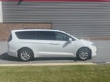 Used 2022 Chrysler Pacifica Touring-L image 4