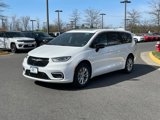 New 2025 Chrysler Pacifica Select image 2