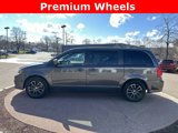 Used 2018 Dodge Grand Caravan SE image 2