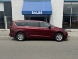 Used 2023 Chrysler Pacifica Touring-L image 6