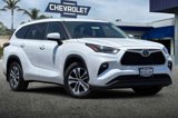 Used 2023 Toyota Highlander XLE image 2