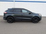 Certified 2023 Ford Edge SE w/ Black Appearance Package image 3