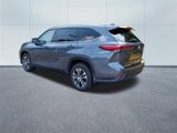 Used 2021 Toyota Highlander XLE image 3