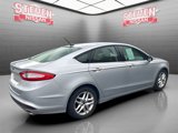 Used 2016 Ford Fusion SE image 2
