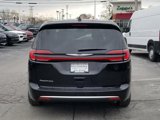 New 2025 Chrysler Pacifica Select image 4