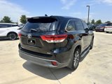 Used 2017 Toyota Highlander XLE image 4
