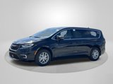 New 2025 Chrysler Pacifica Select image 2