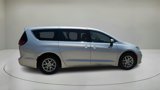 Used 2023 Chrysler Pacifica Touring-L image 3