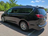 Used 2022 Chrysler Pacifica Touring-L image 6