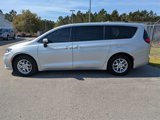 Used 2023 Chrysler Pacifica Touring-L image 4
