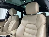 Certified 2022 Porsche Macan image 5