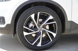 Used 2021 Volvo XC40 T5 R-Design image 5