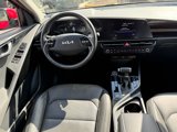 Used 2023 Kia Niro SX image 3