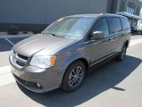 Used 2017 Dodge Grand Caravan SXT image 2