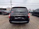 Used 2015 Chrysler Town & Country Touring image 6