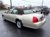 Used 2007 Lincoln Town Car Signature Limited image 4
