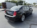 Used 2019 Chrysler 300 Touring w/ Chrome Appearance Package image 4