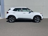 Used 2024 Hyundai Venue SEL image 2