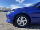 Used 2022 Hyundai Elantra SE image 2