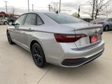 Used 2022 Volkswagen Jetta SE image 3