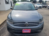 Used 2023 Volkswagen Tiguan SE image 2