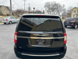 Used 2016 Chrysler Town & Country Touring image 3