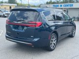 Used 2022 Chrysler Pacifica Touring-L image 3