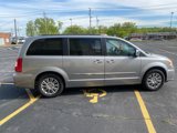 Used 2015 Chrysler Town & Country Touring-L w/ Driver Convenience Group image 6