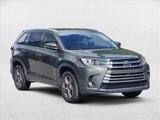 Used 2017 Toyota Highlander Limited Platinum image 3