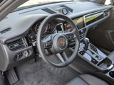 Certified 2024 Porsche Macan image 4
