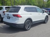 Used 2022 Volkswagen Tiguan SE w/ Panoramic Sunroof Package image 2