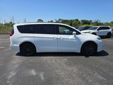 Used 2021 Chrysler Pacifica Touring-L w/ S Appearance Package image 4